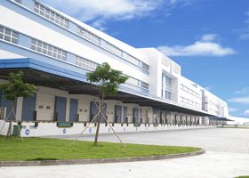 廠房工業(yè)提升門廠家,如何預(yù)防空氣當(dāng)中病毒的濃度？【廣州奇翔】