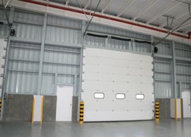 西寧遙控提升門(mén)廠家，13年的品質(zhì)值得信賴(lài)！【廣州奇翔】